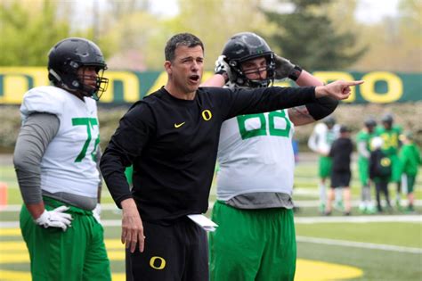 Pac-12 recruiting: Oregon cleans up, Colorado searches for help and the spotlight turns to a lineman